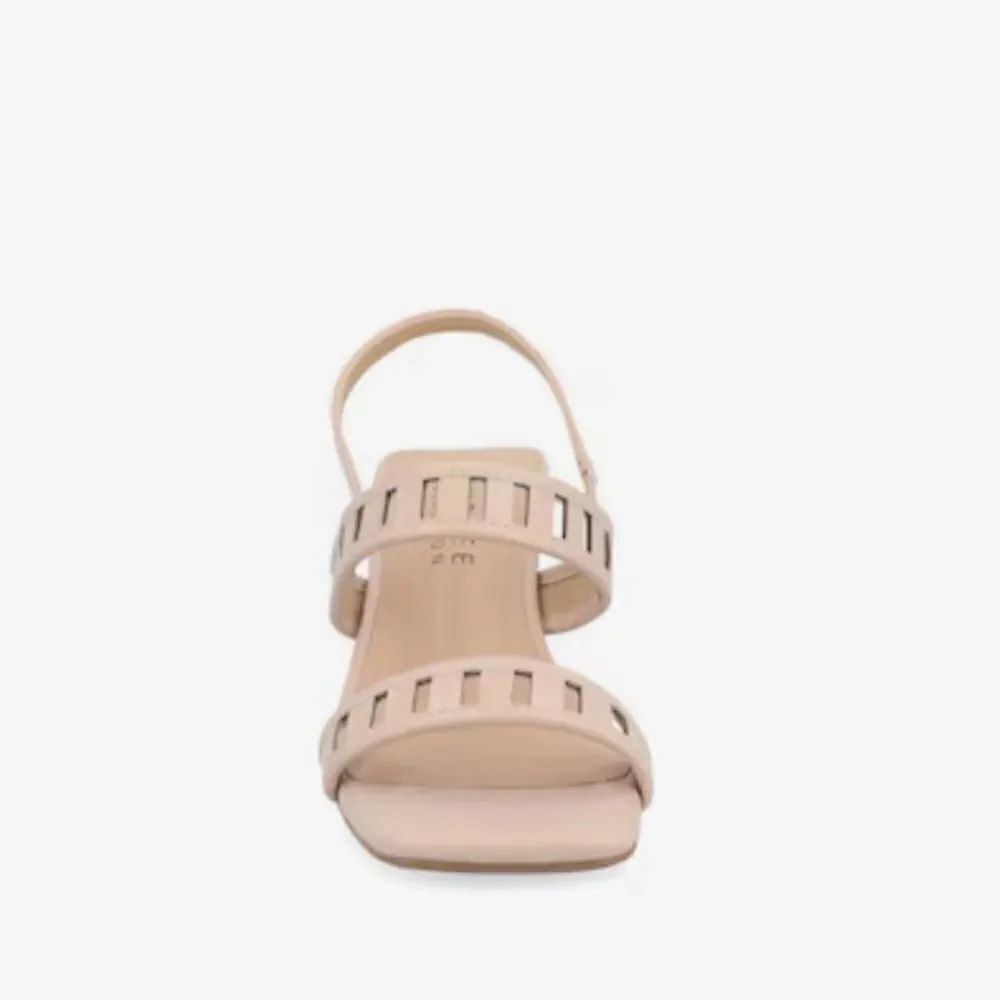 Journee Collection Ismay Sandal - Picture 2 of 4